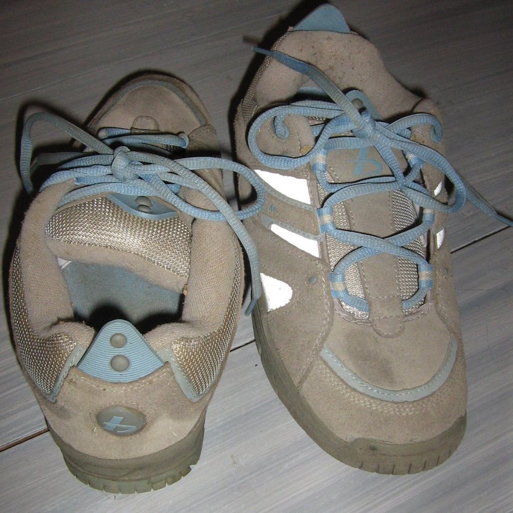 Ladies Athletic Shoes Size 7 1/2 Bum $5.00 AS AN ADD ON